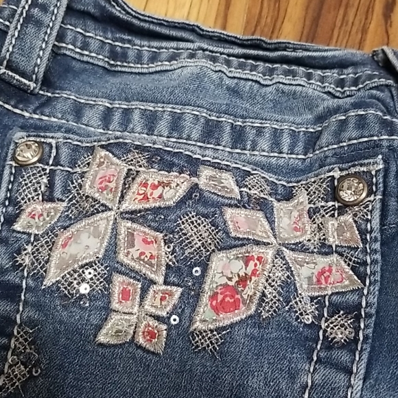 Miss Me Jean's 29x27 flower cuffed - Picture 3 of 11